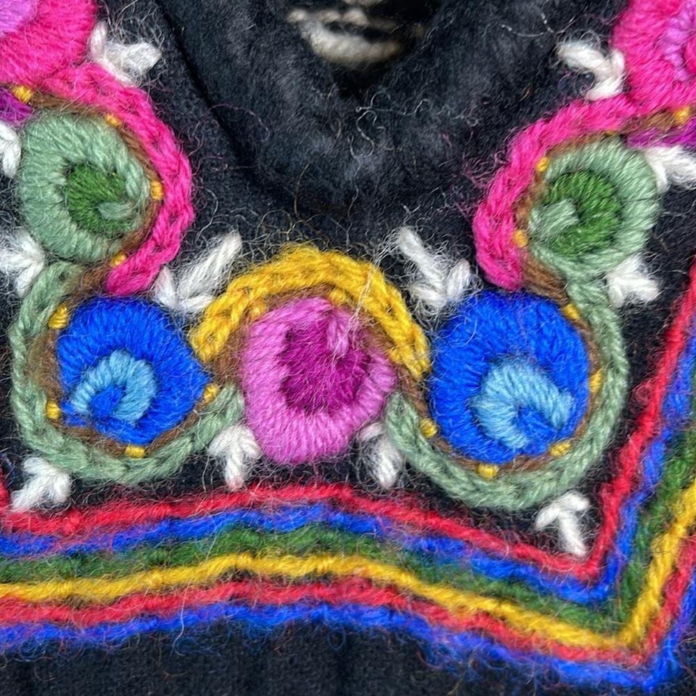 Hand Crafted Cream and Black Embroidered V-Neck Sweater - Picture 3 of 12